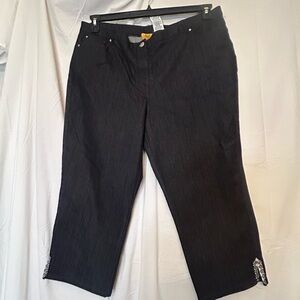 ruby rd favorites Pants Classic Capris Size 16W Jeans W/ Embroidery At Calf